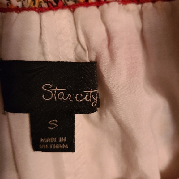 Nwot spring summer floral skirt Hpπ₯π₯π₯π₯ - Picture 3 of 4